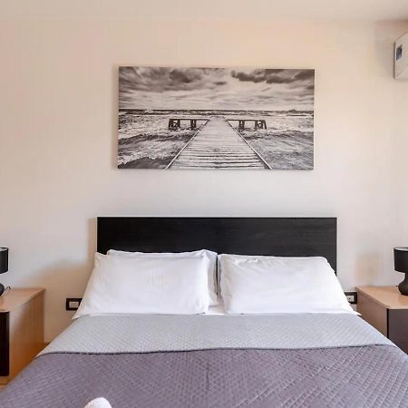 Garden Villa - Free Parking, Wi-Fi E Netflix Fiumicino Kültér fotó