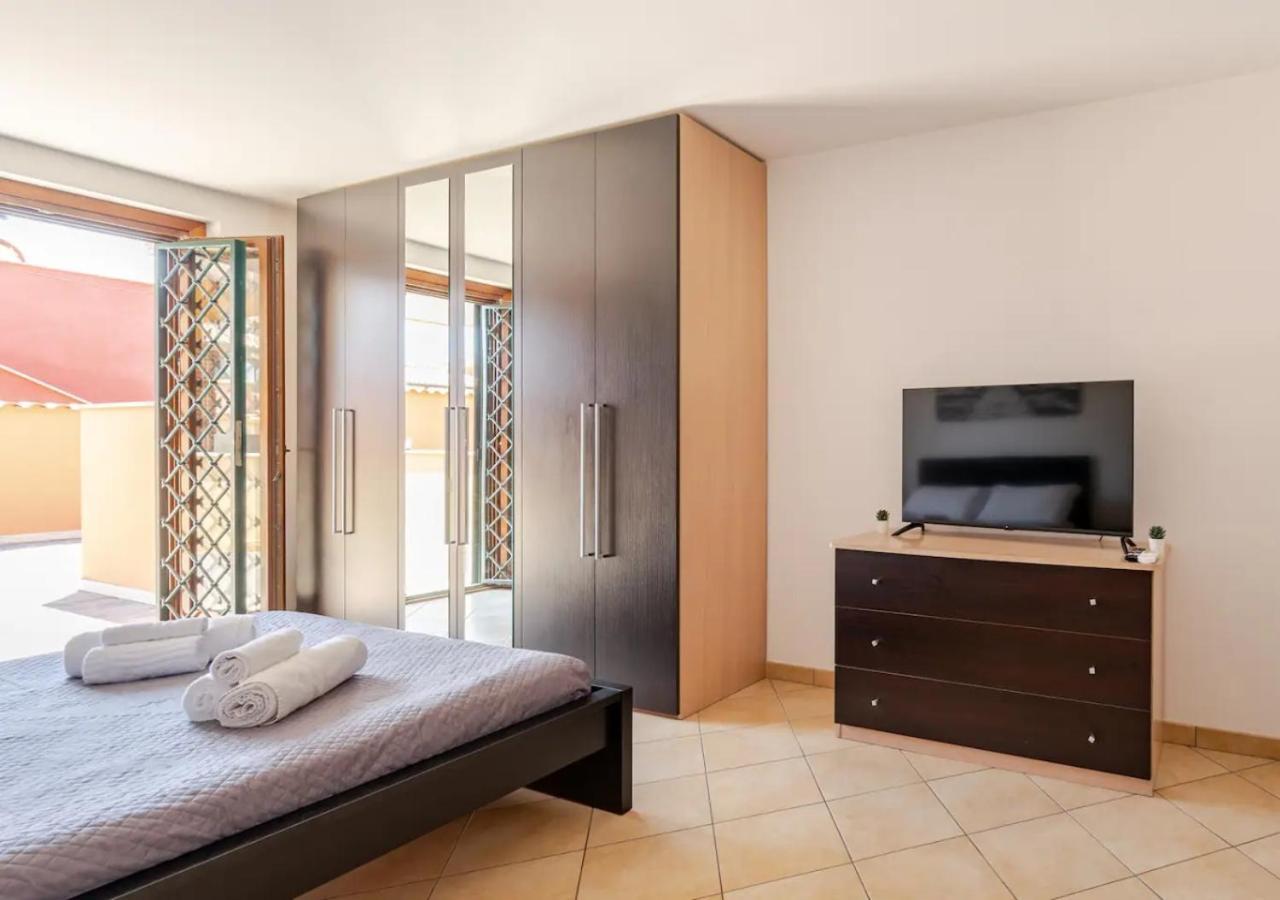 Garden Villa - Free Parking, Wi-Fi E Netflix Fiumicino Kültér fotó
