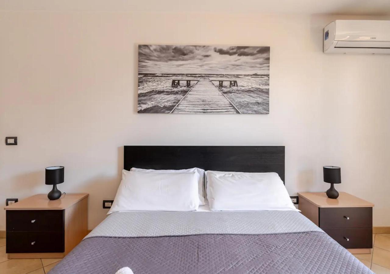 Garden Villa - Free Parking, Wi-Fi E Netflix Fiumicino Kültér fotó