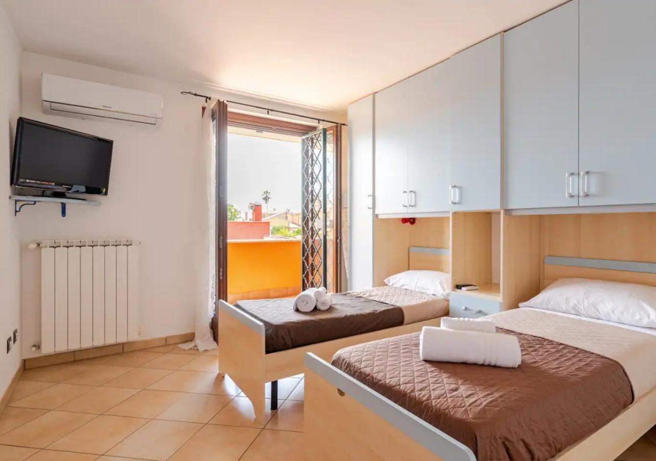 Garden Villa - Free Parking, Wi-Fi E Netflix Fiumicino Kültér fotó
