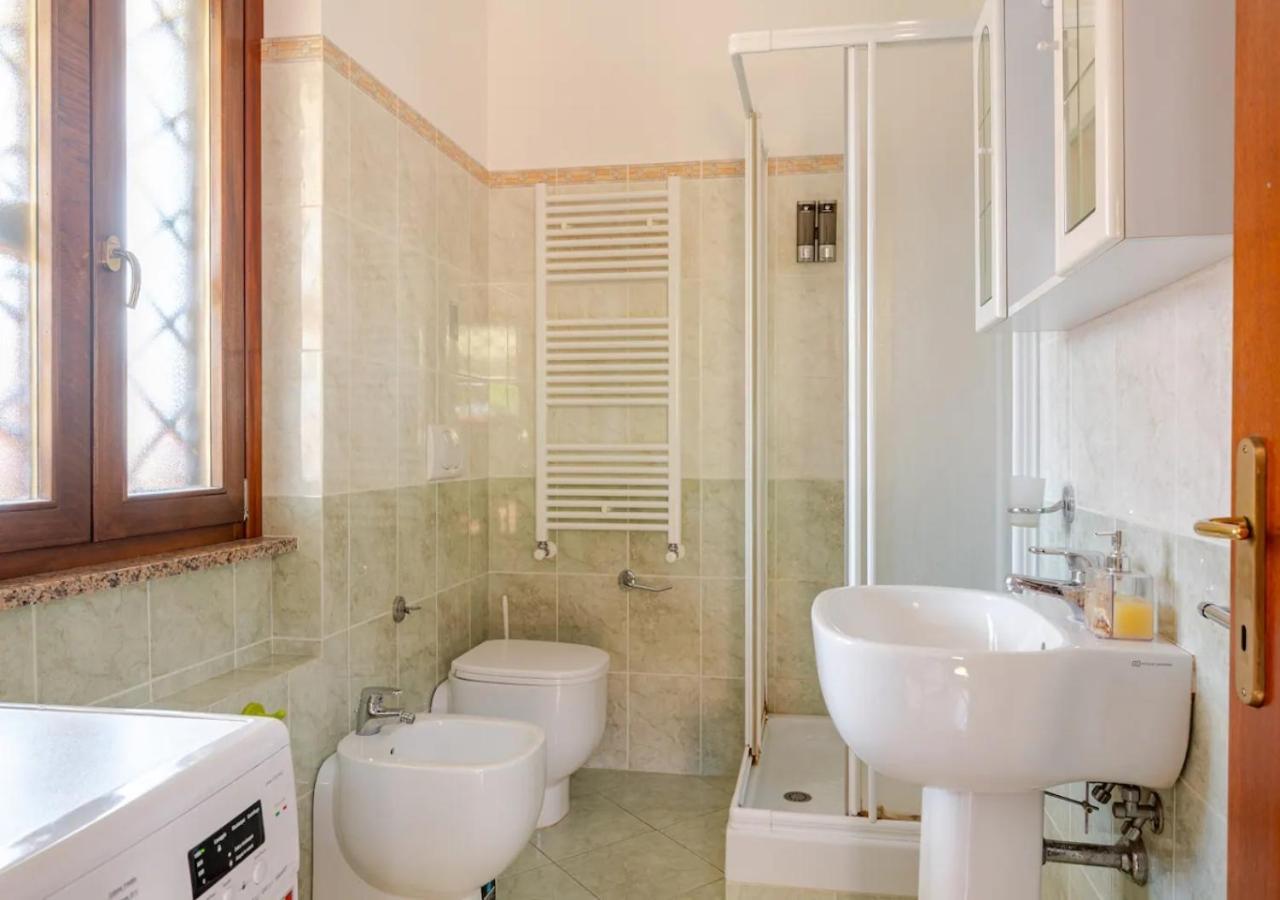 Garden Villa - Free Parking, Wi-Fi E Netflix Fiumicino Kültér fotó